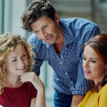 What qualifications are required to become a health insurance agent?
