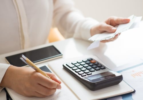 What factors should you consider when choosing an insurance agent?